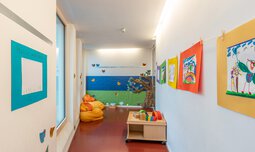 Entspannungsecke und Spielecke Kindergarten Kinderkrippe Caritas Kinderhaus Don Bosco | © Max Ott www.d-design.de